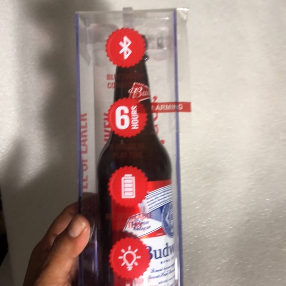 Budweiser bluetooth speaker - Picture 11 of 12